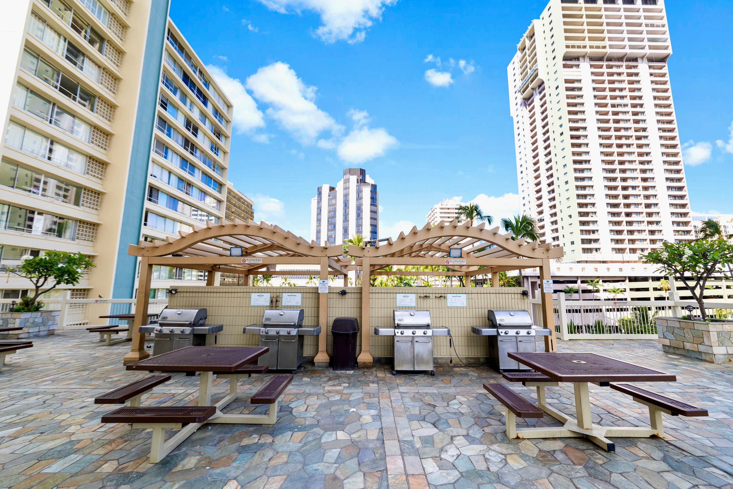 NEW Studio with 2 Queen Beds in Waikiki - Image 26