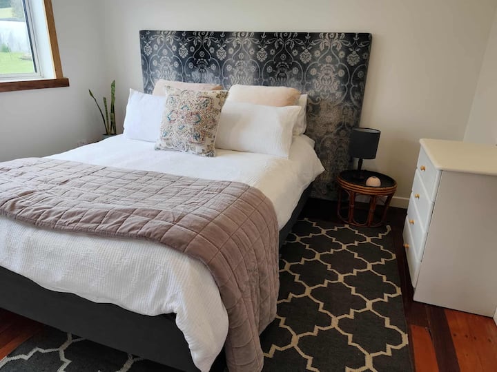 เตียงควีนไซส์ตู้เสื้อผ้า 