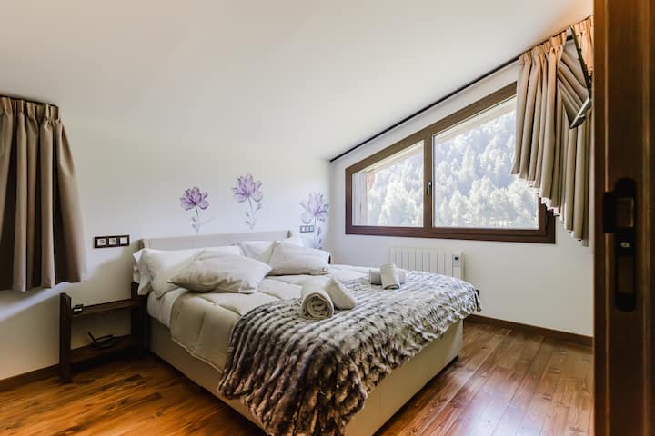 غرفة داخلية مع حمام خاص ✨