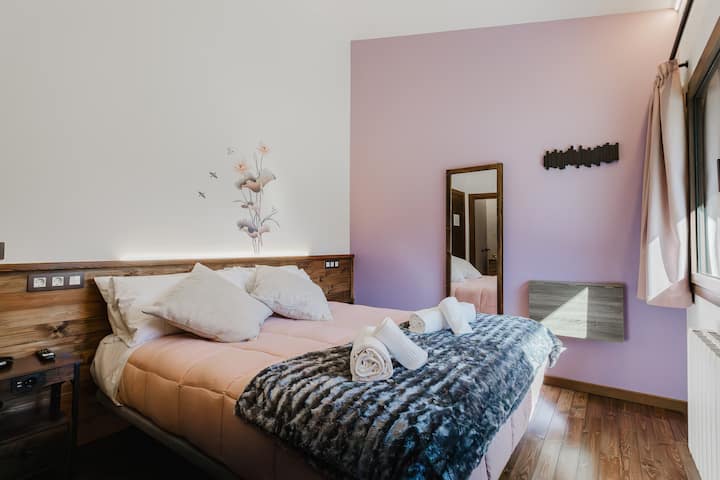 غرفة داخلية مع حمام خاص ✨