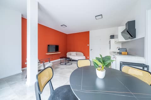 Top performing Airbnb: Pine Living Studio in Alt Moosach