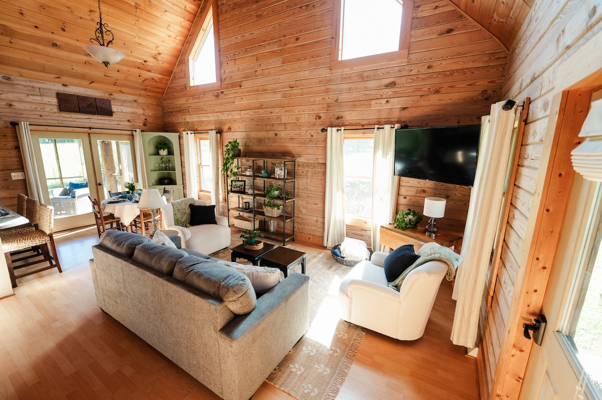 Top Airbnb: GG's Haven: Cozy Cabin on the Farm in Spartanburg