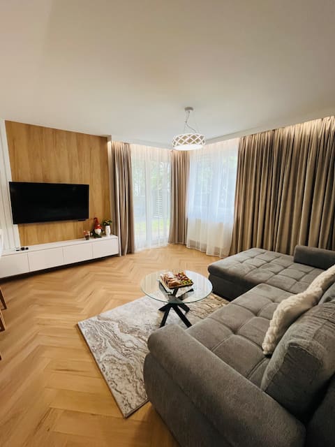 Popular Airbnb listing: Oak Haven | 2 Bedrooms | City Centre | Garage in Krowodrza