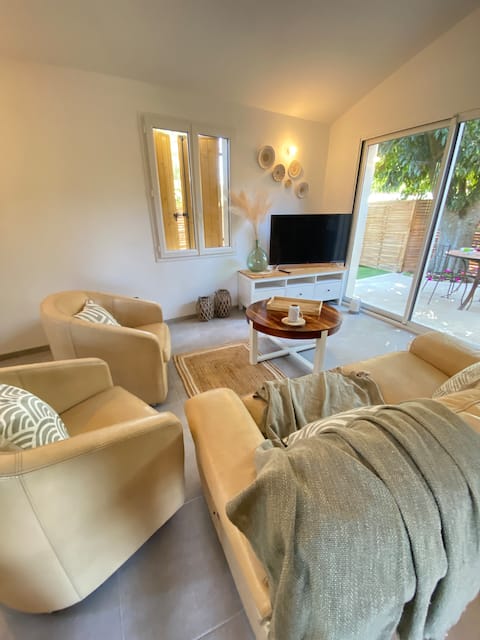 Popular Airbnb listing: L'An'Phi - Nice home with outside spa in Vaison La Romaine