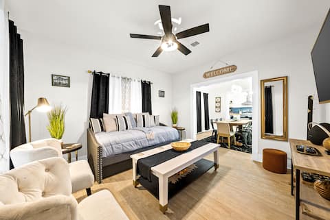 Top performing Airbnb: Downtown San Antonio (with basketball court) in South Central