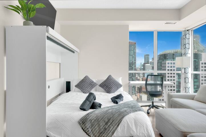 Cozy 2 bed Condo Near Scotiabank/Rogers/Union gallery image 5