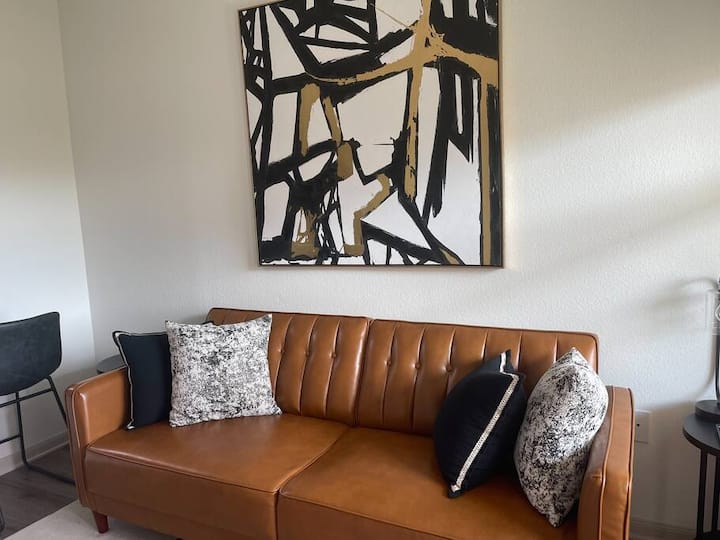 Chic 1br Retreat W/balcony | Frisco/firework Views - Frisco, TX