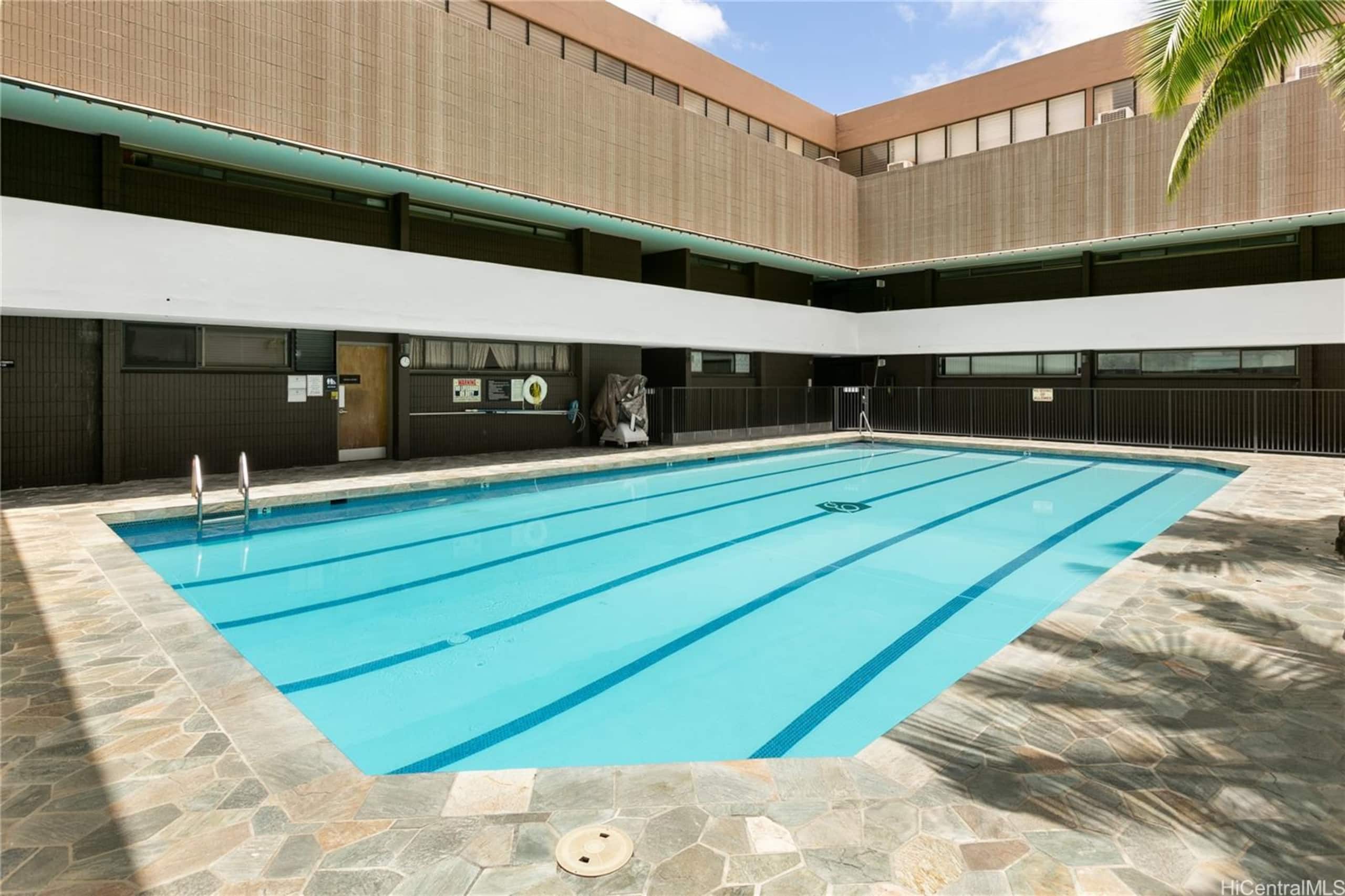 Condo in Honolulu · ★5.0 · 1 bedroom · 2 beds · 1 private bath - Image 9
