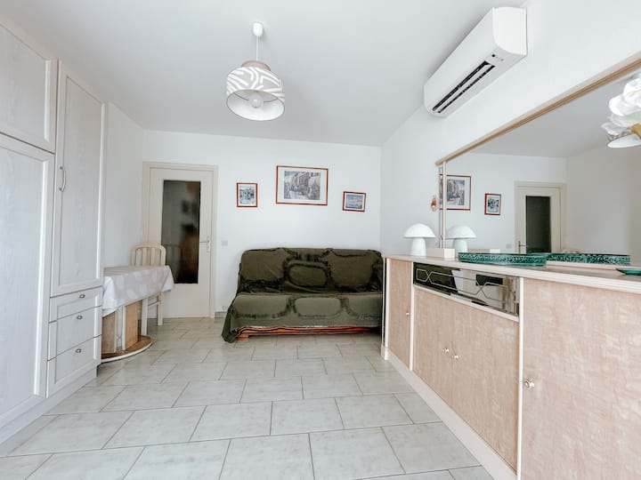 Appartement Climatisé & Terrasse, Proche Plages - St-Laurent-du-Var