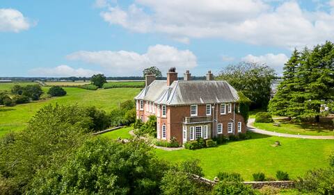 Your fun mansion with views, chef* hot tubs* +more