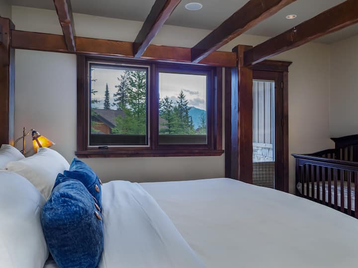 Mionekano kutoka Chumba cha kulala katika Chumba cha Chini na Kitanda aina ya King