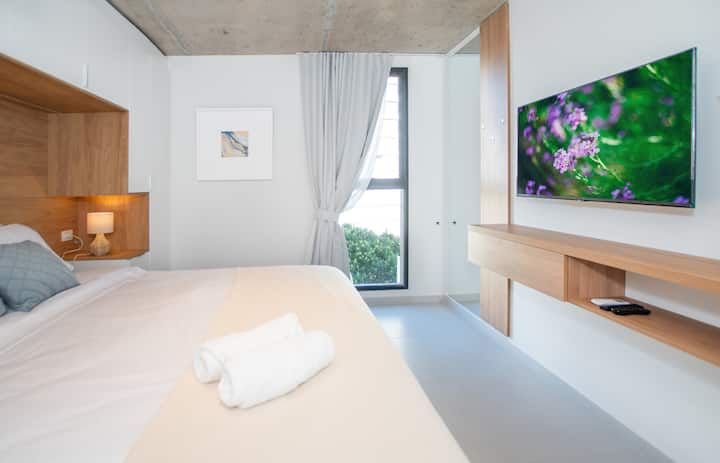 Camera da letto principale con smart TV