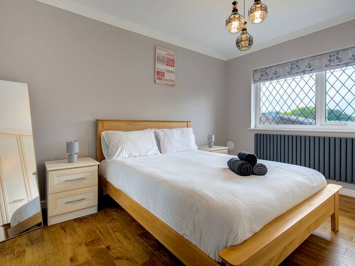 Dormitorio espacioso, perfecto para una gran noche de sueño para ti y tu grupo