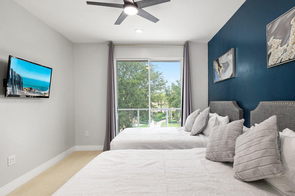 Soba s 2 bračna kreveta i izlazom na balkon