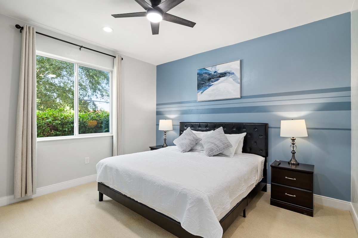 Smještena na prvom katu, jedinica je opremljena ormarom i punom kupaonicom.