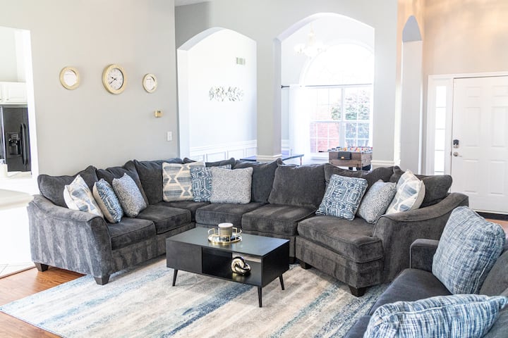 Spacious 4br Home Near Mall Of Ga Sleeps 12 - Lawrenceville, GA