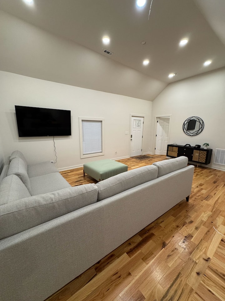 20-guest Triple Home Near Elon University - Burlington, NC