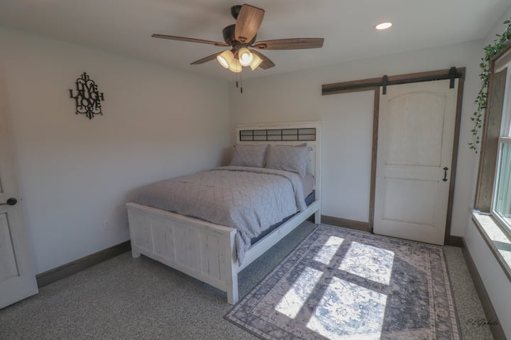 Cama tamaño queen, armario