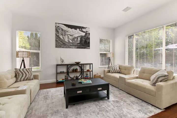 Luxury 5-bedroom Retreat In Roseville Suburbs - Roseville, CA