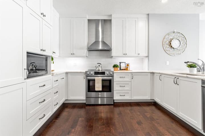 Large Luxury Unit - Halifax