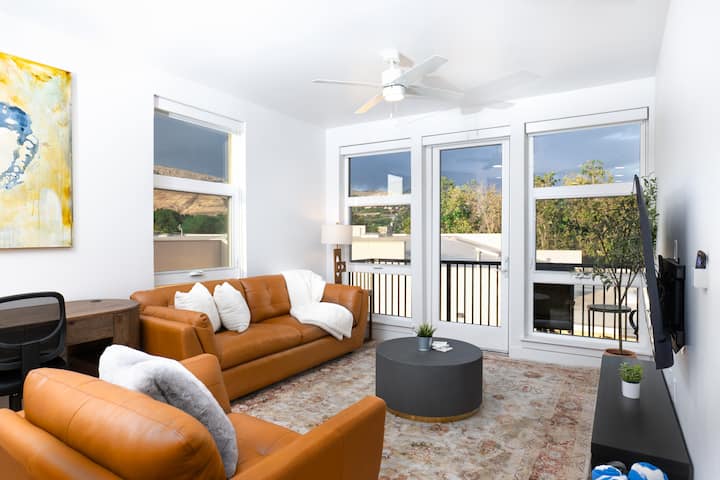 Designer Lux Amenities! Pool/gym/bowling/park/golf - Salt Lake City, UT