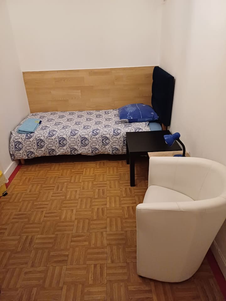 Petite Chambre - Maison Rustique Et Jardin - Ferney-Voltaire