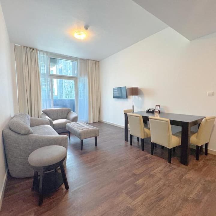 Spacious 2br | Near Financial Centre Metro - 杜拜