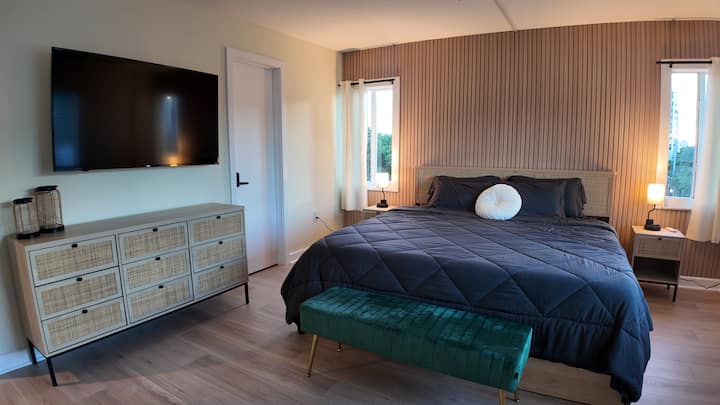 Sunny Isles Beach Retreat - Aventura, FL