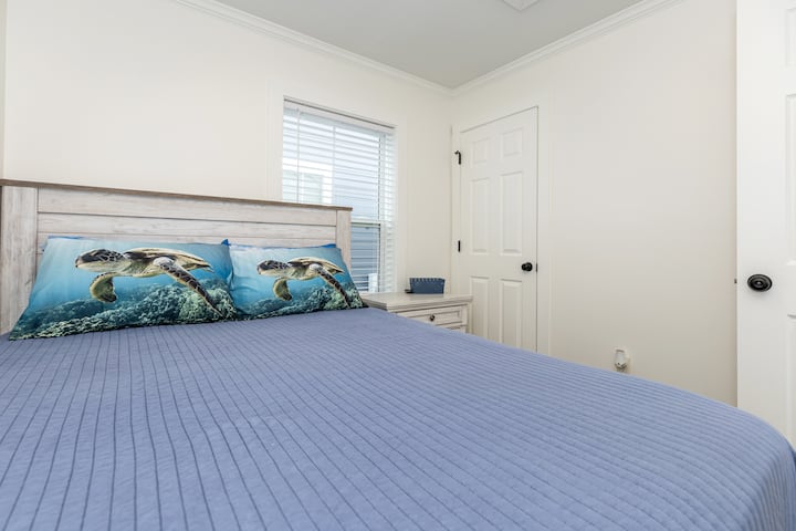 Oak Park Cottage, Newly Renovated, Great Location! - Ocean Springs, MS