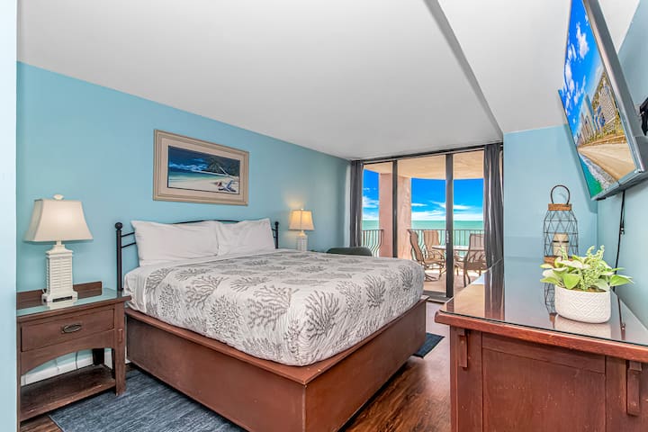 ลอยตัวไปนอนบนเตียงคิงไซส์หรูหรา พร้อมลมทะเลพัดผ่านเข้ามา!