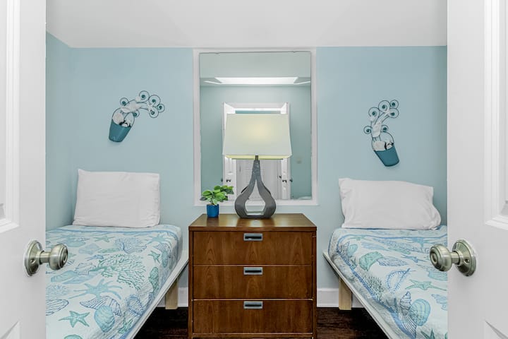 ห้องนอนที่ 3 เหมาะสำหรับเด็กหรือเพื่อน มีเตียงเดี่ยว 2 เตียง