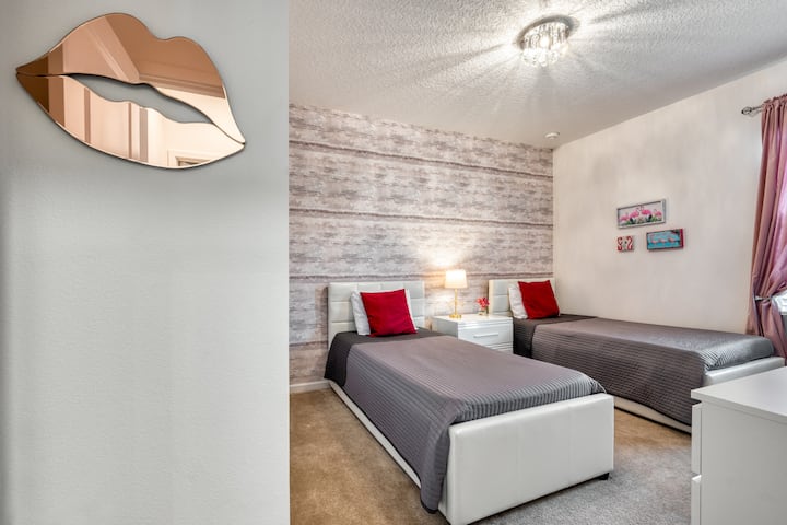 Dos camas individuales en la planta superior