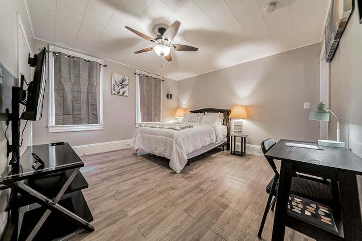 2br Near Cleveland Clinic & Downtown, Free Parking - 克里夫蘭
