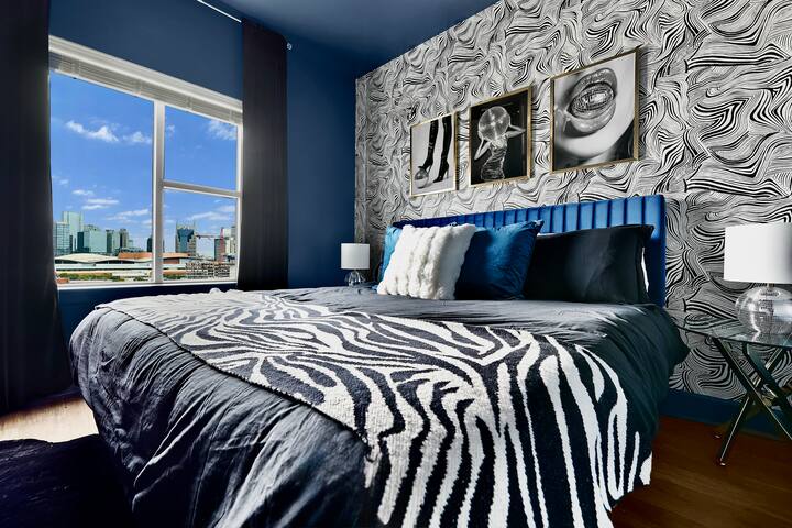 Rodeo 54| Walkable| Downtown Views| Pool + Gym