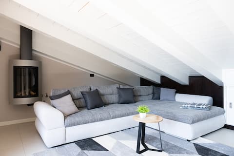 Top performing Airbnb: [Jacuzzi & Lake View] - Luxury & Elegant Villa in Bardolino