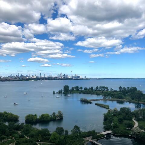 Luxury Toronto 3BR | Lake | Patio | Pool | Parking gallery image 5