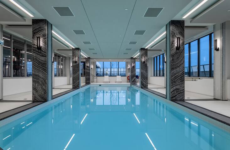 Luxury Toronto 3BR | Lake | Patio | Pool | Parking gallery image 3