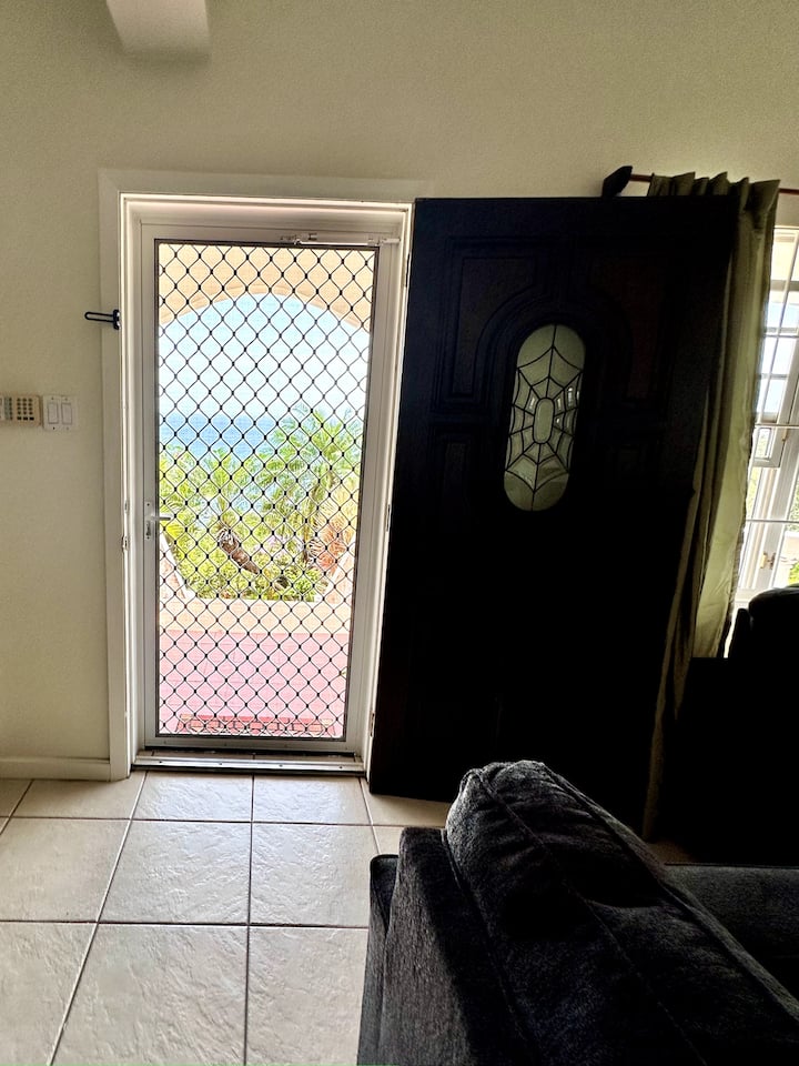 Krysta's Hideaway. Cozy, Oceanview 2 Bedroom Apt. - Saint Kitts and Nevis