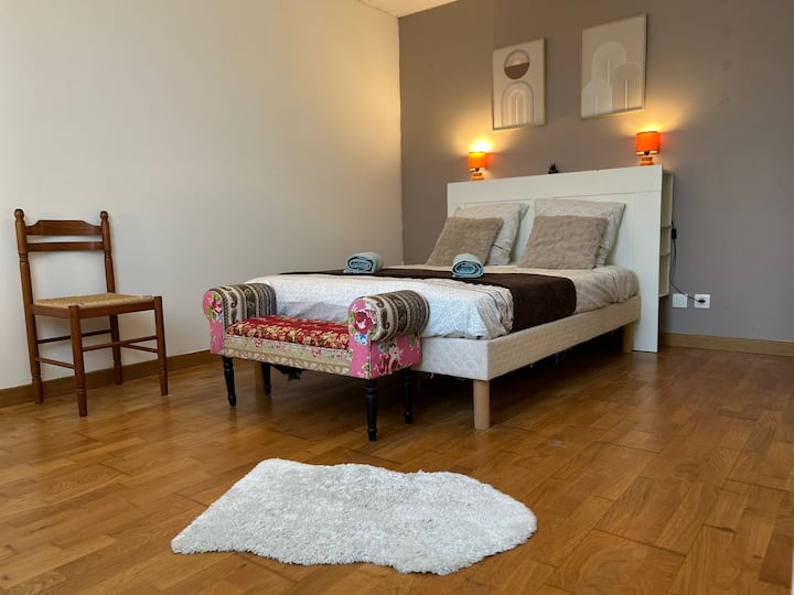 140x190 מיטה
יש מגבות ומגבות