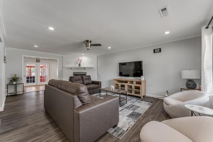 3-bedroom Family Home, Pool, And Close To Trails - 羅傑斯