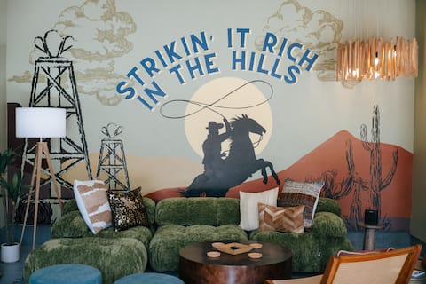 DFW’s Retro Cowboy Retreat! - "The Norton Nook"