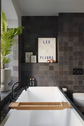 nestup: Central 120m² Design Loft with Balcony gallery image 5