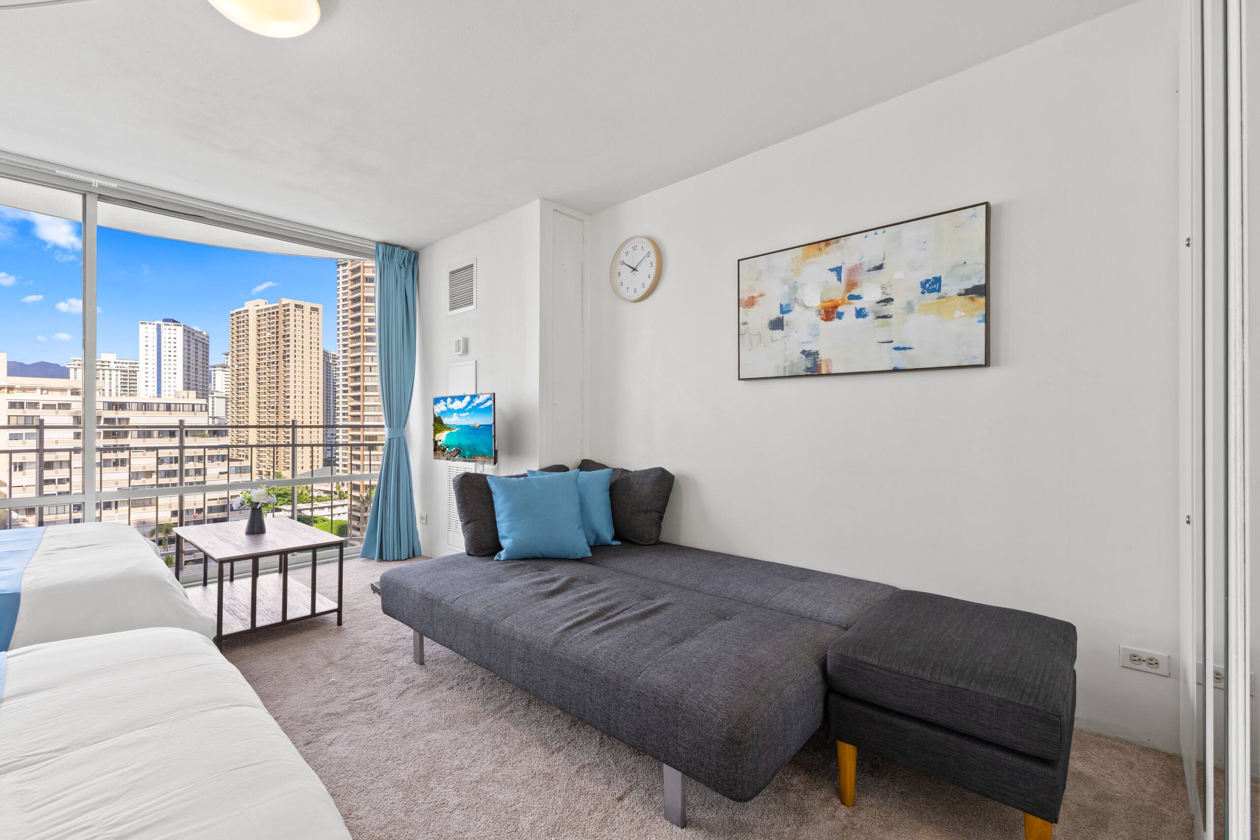 Condo in Honolulu · ★4.55 · Studio · 3 beds · 1 private bath - Image 10