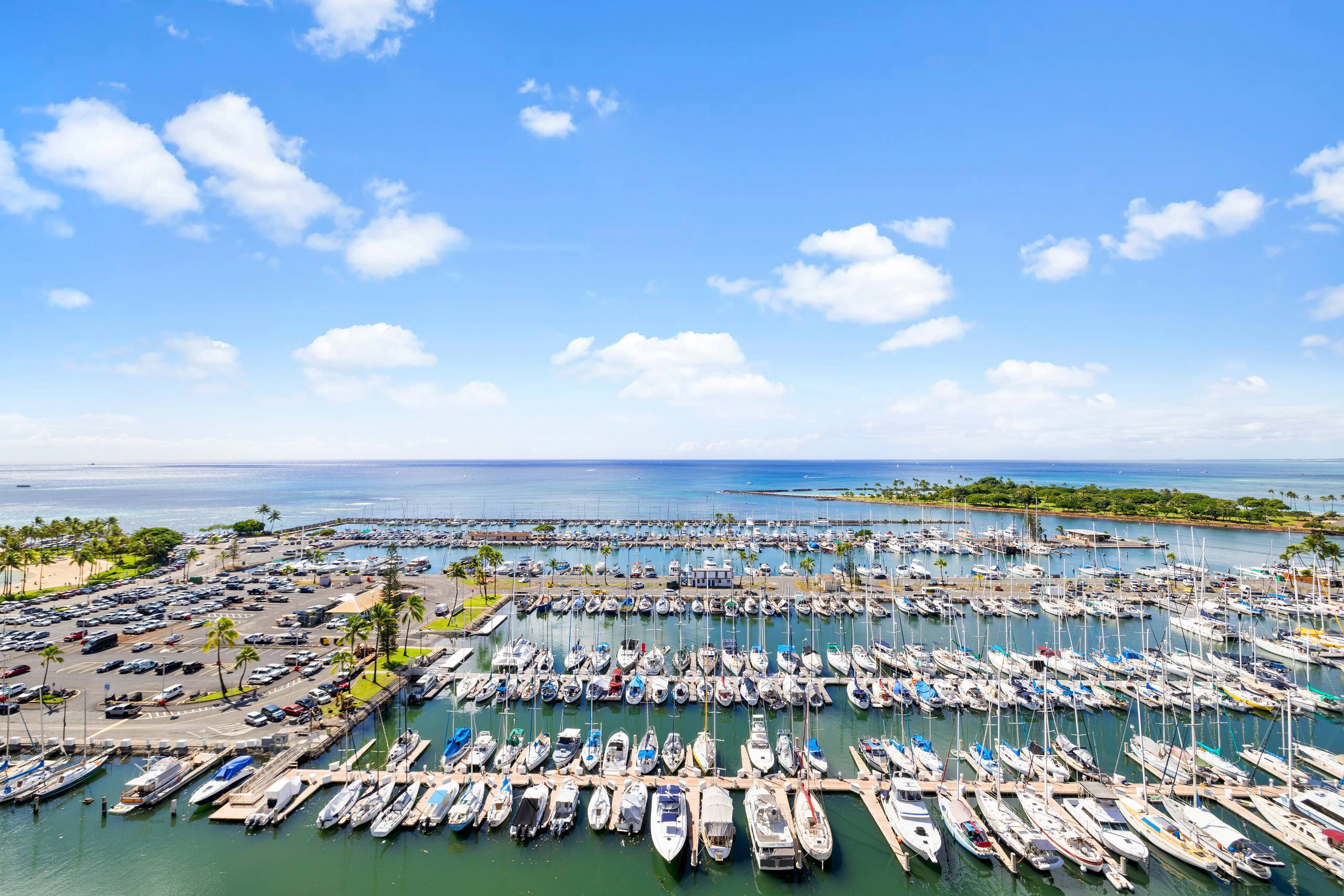 Condo in Honolulu · ★4.55 · Studio · 3 beds · 1 private bath - Image 36