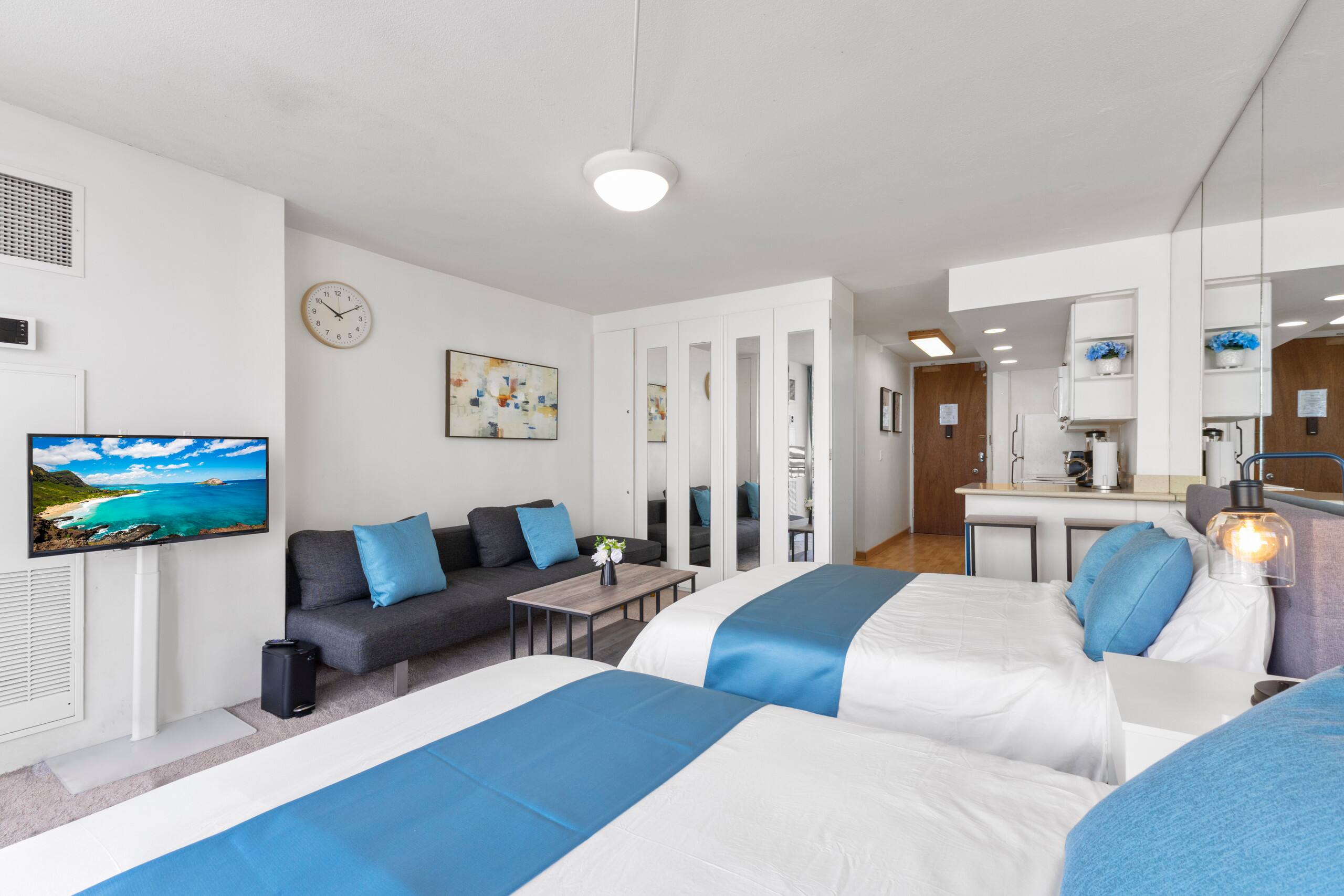 Condo in Honolulu · ★4.55 · Studio · 3 beds · 1 private bath - Image 9