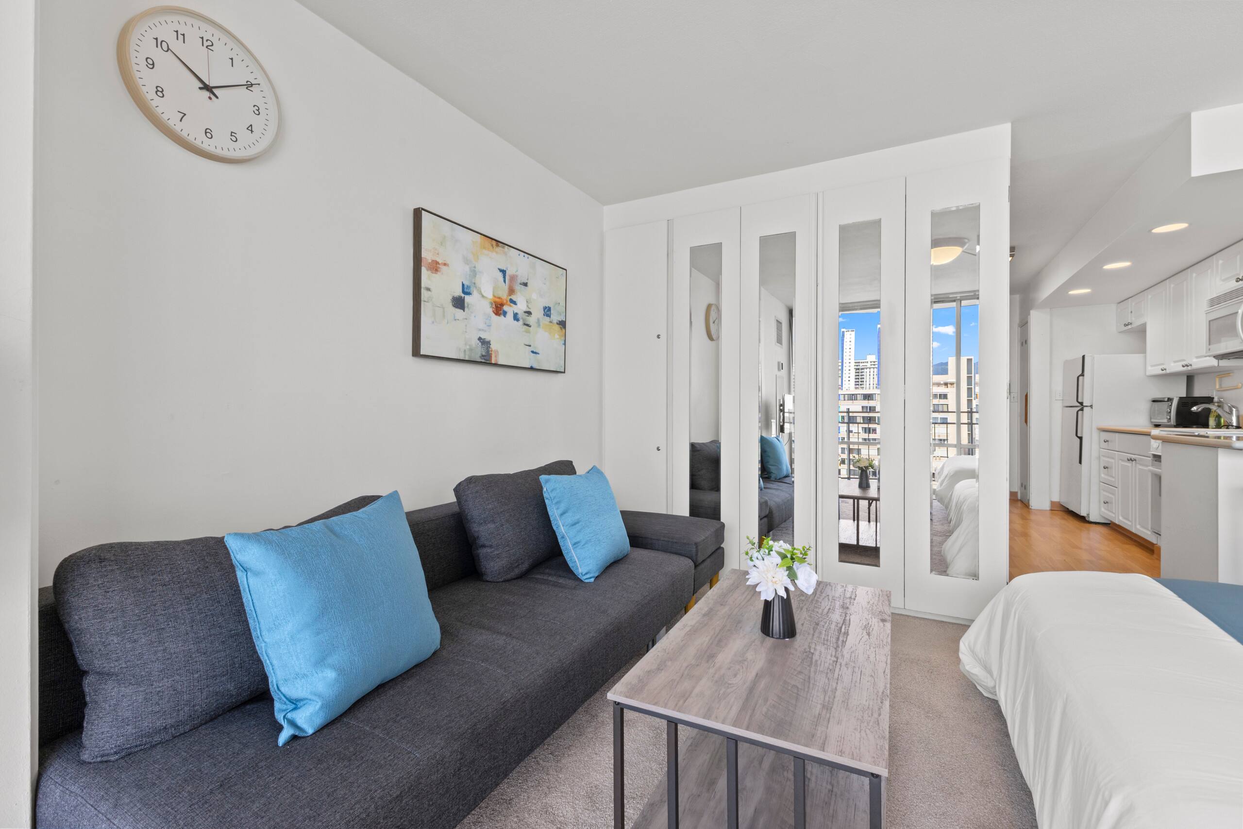 Condo in Honolulu · ★4.55 · Studio · 3 beds · 1 private bath - Image 1