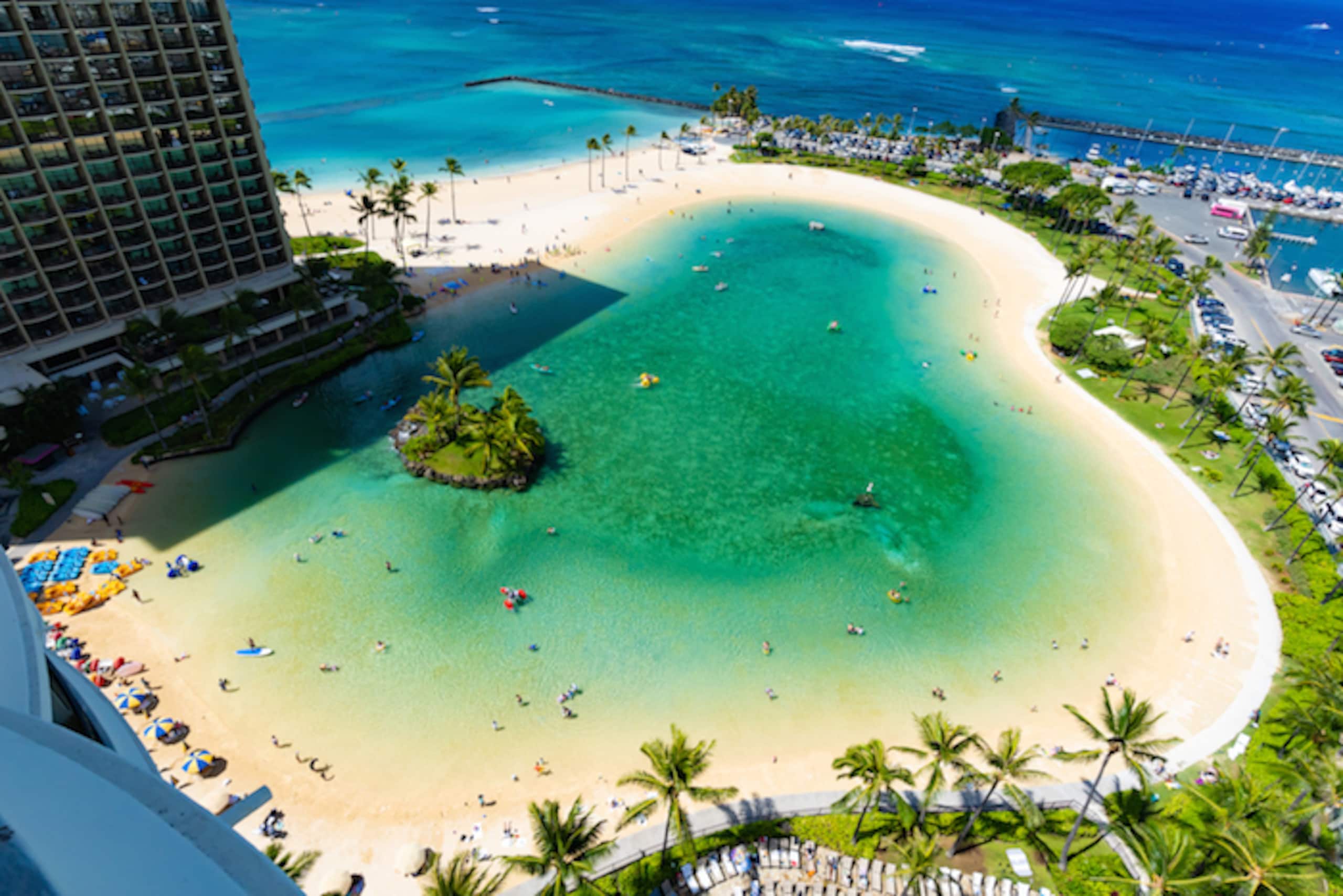 Condo in Honolulu · ★4.55 · Studio · 3 beds · 1 private bath - Image 27