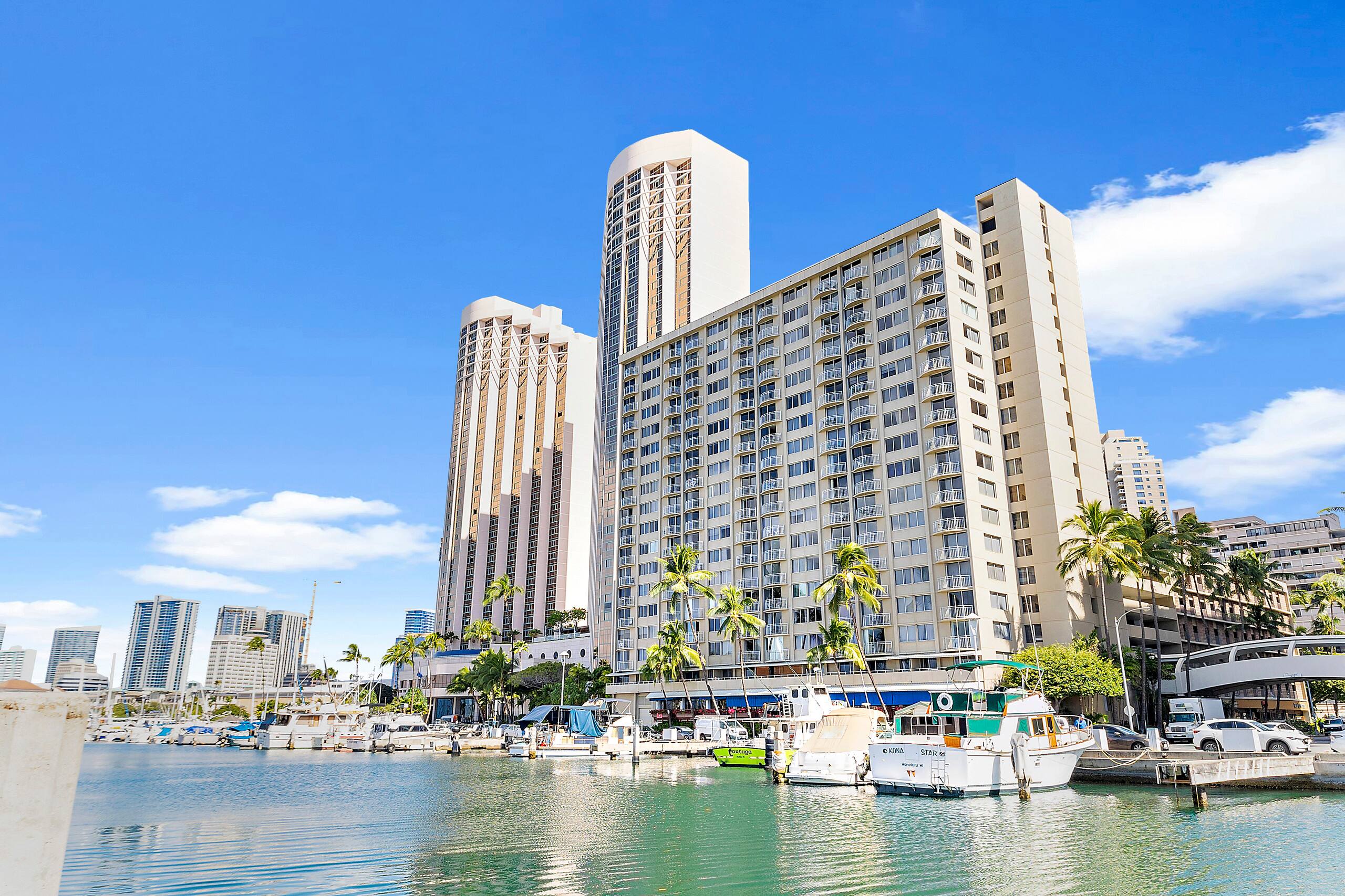 Condo in Honolulu · ★4.55 · Studio · 3 beds · 1 private bath - Image 35
