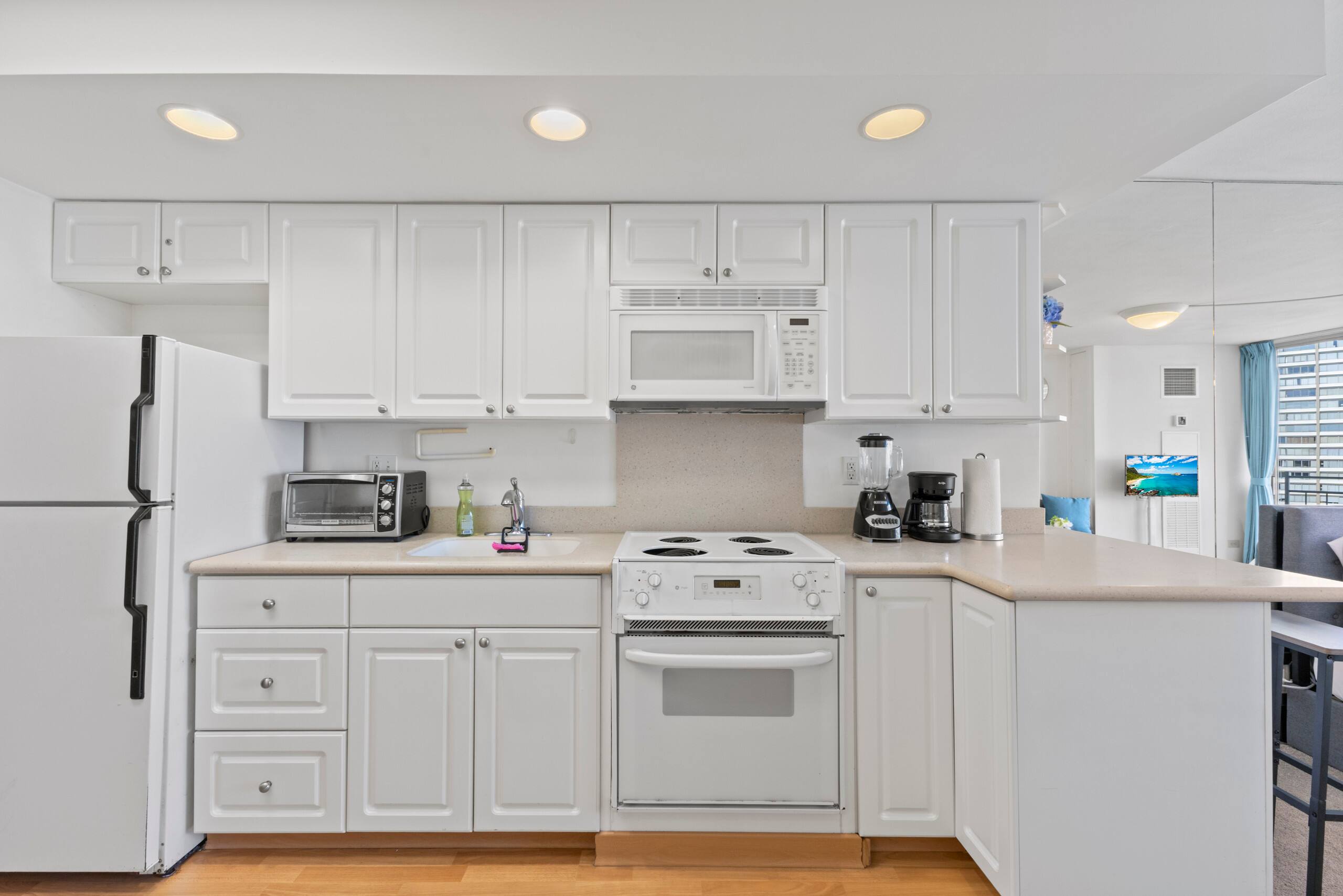 Condo in Honolulu · ★4.55 · Studio · 3 beds · 1 private bath - Image 12