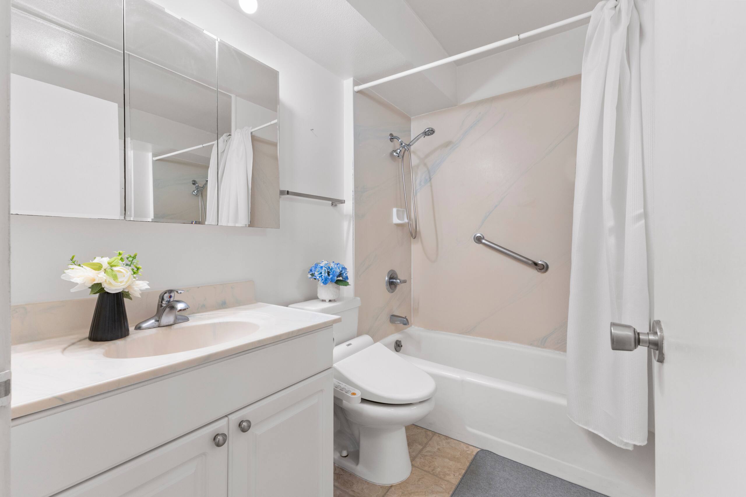 Condo in Honolulu · ★4.55 · Studio · 3 beds · 1 private bath - Image 38